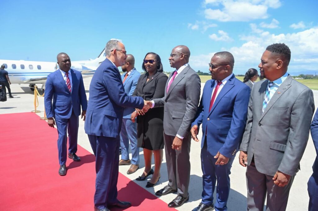 Retour au pays du Premier ministre Alix Didier Fils-Aimé, après une mission officielle au Chili