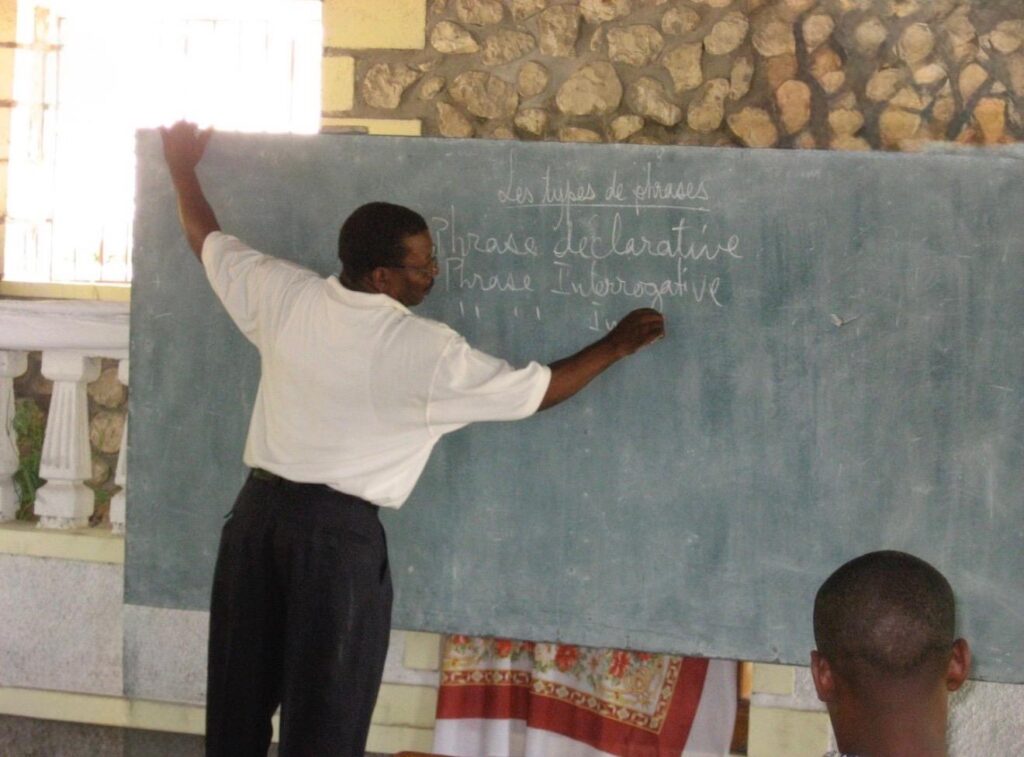 MENFP : une semaine nationale désormais consacrée à l’hommage aux éducateurs