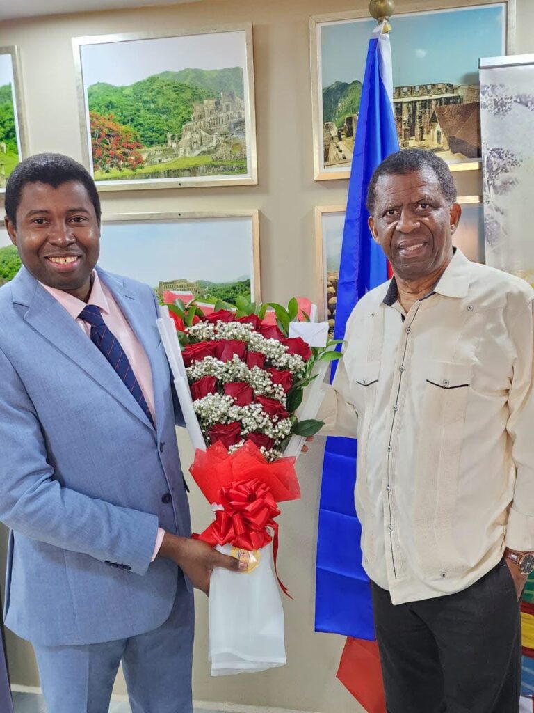 Dany Laferrière de retour en Haïti pour une grande tournée culturelle organisée par l’UEH