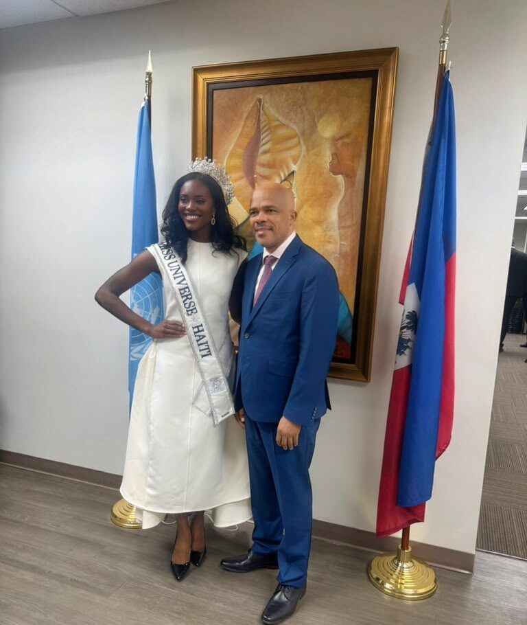 Haïti à Miss Univers 2026 : le ministre Vijonet Demero salue l’intelligence et l’engagement de Tatenda Rameau